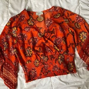 Flow sleeve crop top